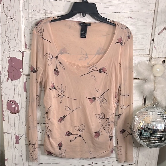 THE LIMITED Floral Print Sheer Top 100% Nylon Sz XL Beautiful Rose Buds print - Picture 1 of 3